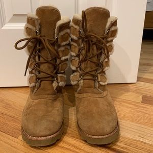 Women’s size 8 lace up UGG boots